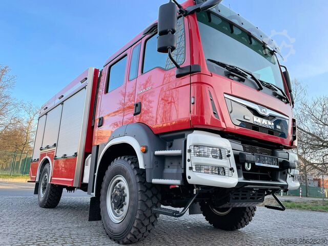 Camión cisterna de bomberos con tracción total (TLF) MAN TGM 18.320 TLF 4000 Allrad 5000 l Wasser