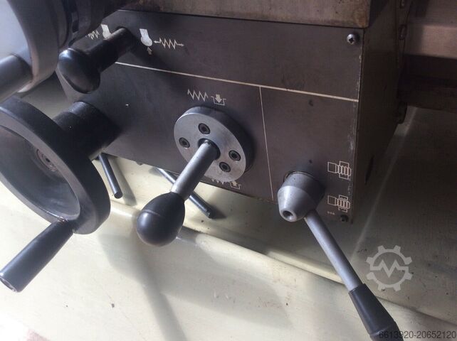 Svarv med genomgående spindel Harrison Soustruh M250