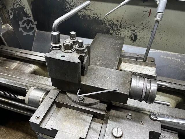 Mesin bubut konvensional Colchester Master 2500