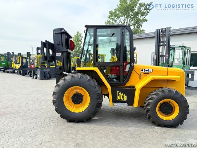 รถยกสำหรับภูมิประเทศที่ขรุขระ JCB 940 / TRIPLEX 4500 / FREE-LIFT NEW TIRES