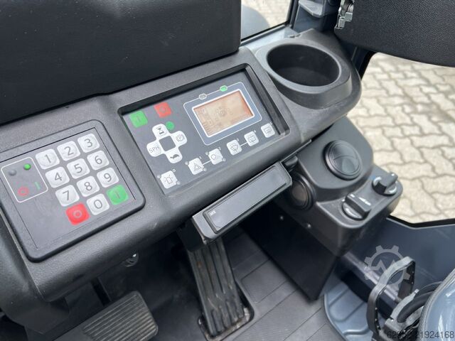 Elektrisk 4 -hjulet gaffeltruck Toyota 8 FBM 20 T / nur 180 h!