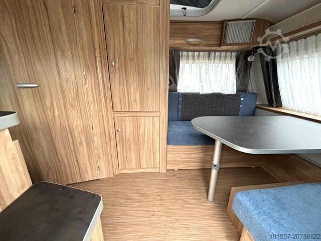 Karavan HYMER/ERIBA Eriba Feeling 425 1.600 kg, Schlafdach, Combi 4E