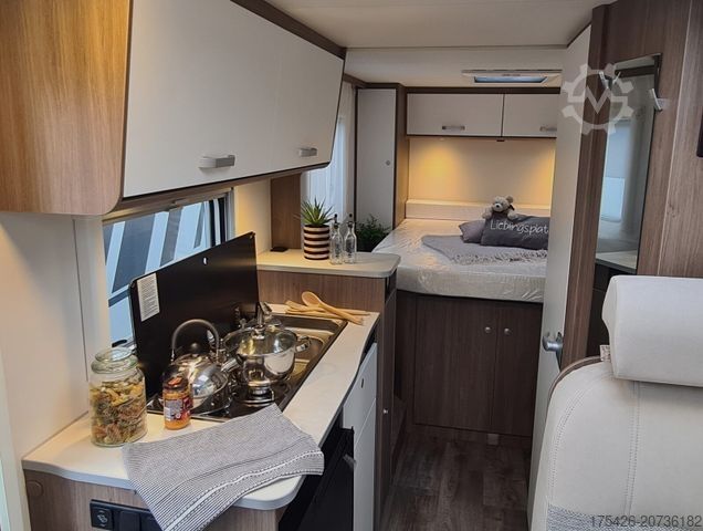 Yarı entegre karavan CARADO V 339 *Queensbett*pro+ Paket*Fußbodenerwärmung*