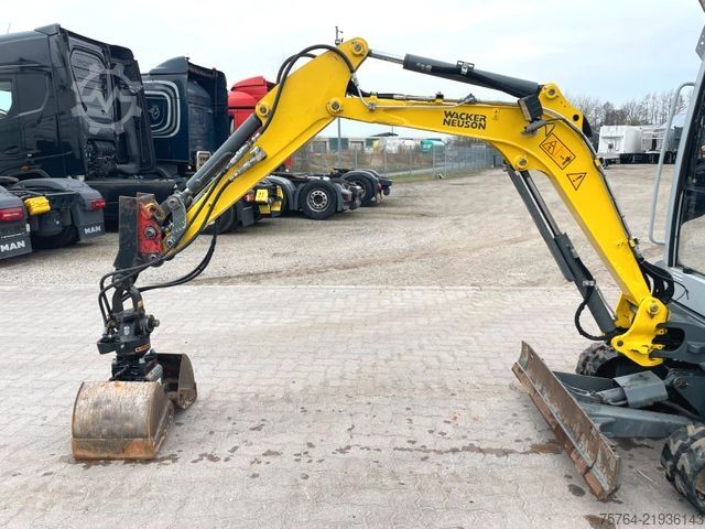 Miniexcavadora NEUSON ET 18 / Schnellwechsler / Greifer + Schaufel