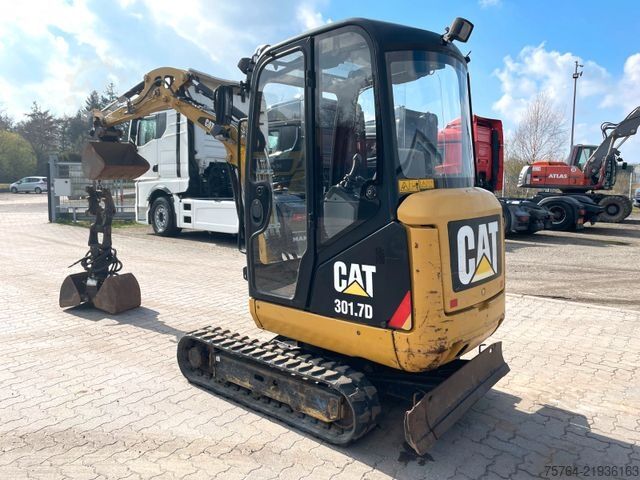Miniexcavadora CATERPILLAR 301.7 D / Schnellwechsler / Löffel + Greifer