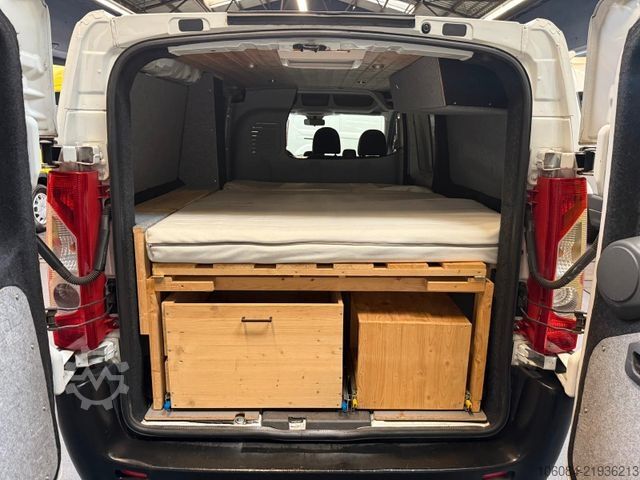 Slēgtais furgons PEUGEOT Expert Kasten L2H1 Klima Bett TÜV 07/2026