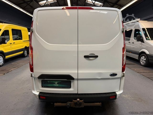 Slēgtais furgons FORD Transit Custom L1 Kasten AC Würth Regale AHK 2,5