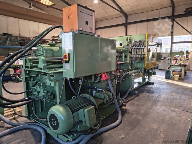 Stroj za brizganje DEMAG D325 – 1590 NC III