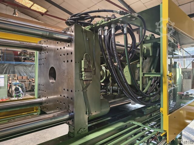 Stroj za brizganje DEMAG D325 – 1590 NC III