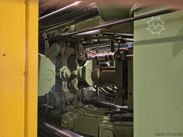 Stroj za brizganje DEMAG D325 – 1590 NC III