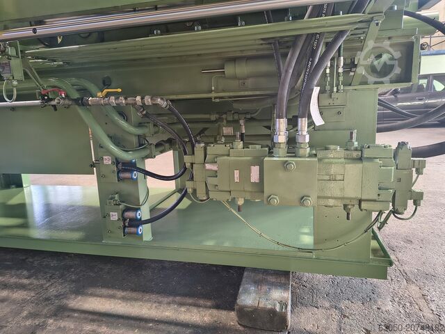 Stroj za brizganje DEMAG D325 – 1590 NC III