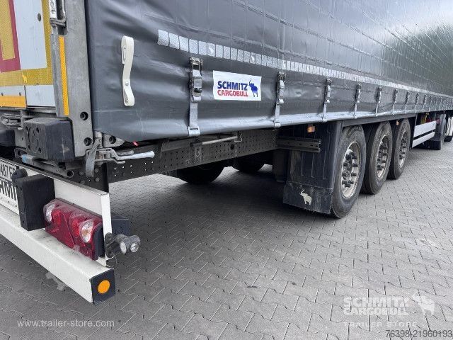 Treler separa terbuka dengan kanvas Schmitz Cargobull Curtainsider Standard