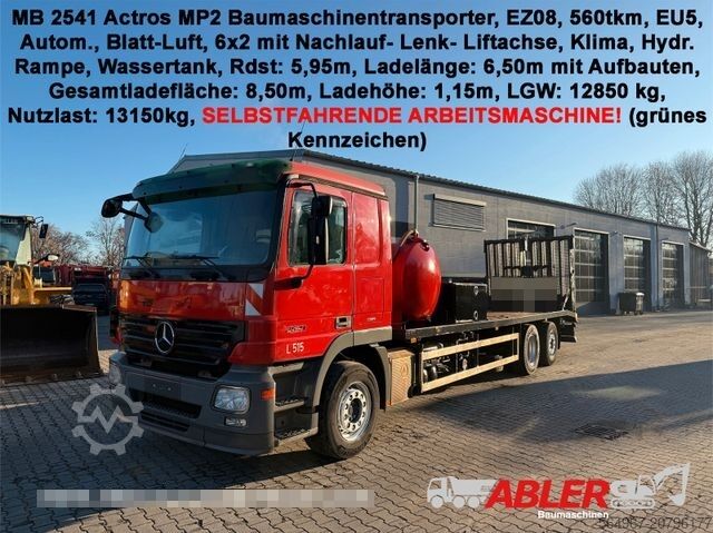 Camión de plataforma MERCEDES-BENZ 2541 Actros Baumaschinentransporter Hydr. Rampe