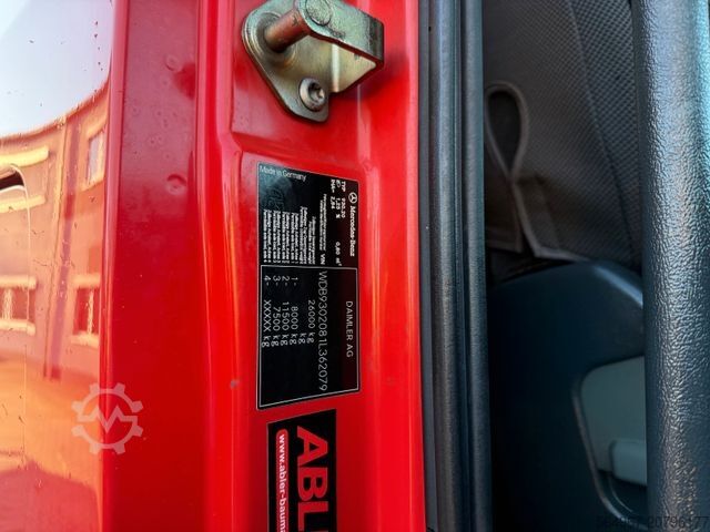 Camión de plataforma MERCEDES-BENZ 2541 Actros Baumaschinentransporter Hydr. Rampe