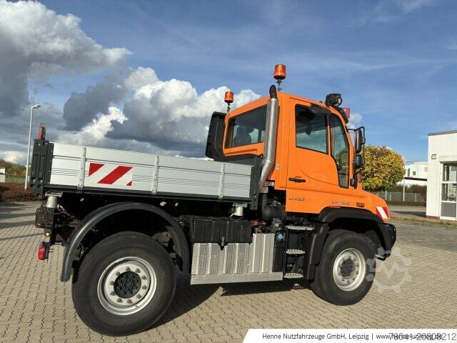 कृषि मशीन Mercedes-Benz Unimog U 423 4X4 3000