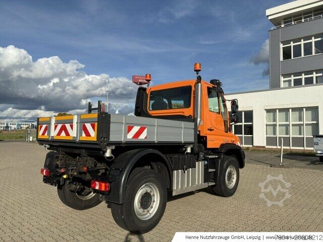 कृषि मशीन Mercedes-Benz Unimog U 423 4X4 3000
