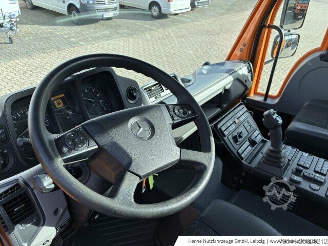 कृषि मशीन Mercedes-Benz Unimog U 423 4X4 3000