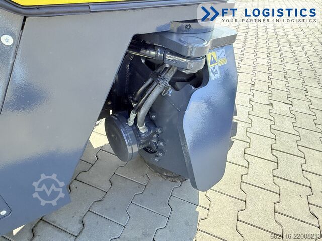 Fyrvägstruck Combilift CB4500 GAS TRIPLEX 6400 FORK POSITIONER