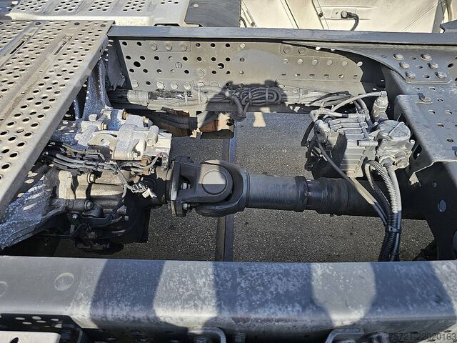 SZM มาตรฐาน MERCEDES-BENZ ACTROS 1840 SHORTCAB XENON SKIRT
