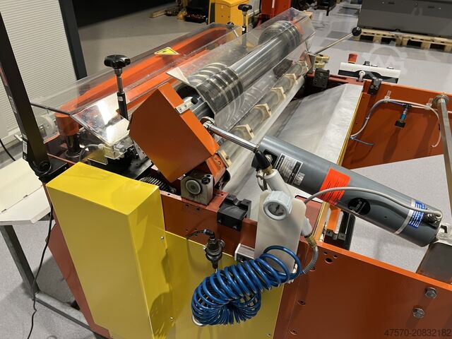 машина для різання паперу Robust 800 Roll-to-Sheet Slitter