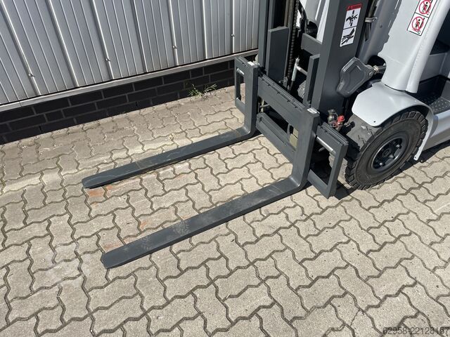 Electric 4-wheel forklift STILL RX60-25