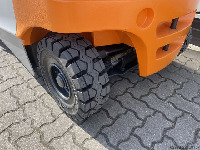 Electric 4-wheel forklift STILL RX60-25