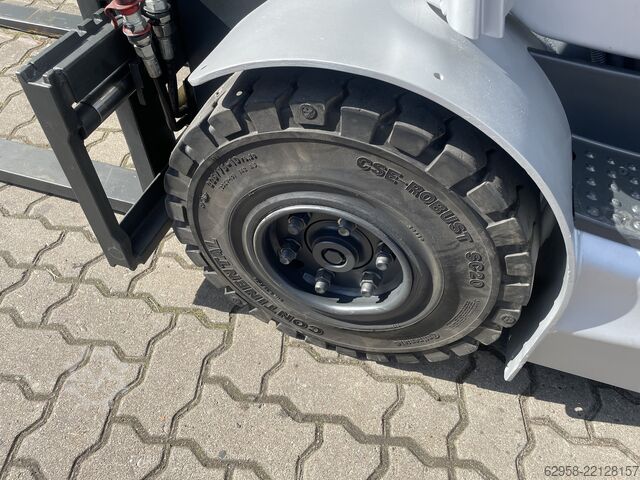 Electric 4-wheel forklift STILL RX60-25