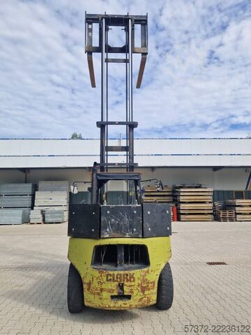 Carretilla elevadora Clark DPH 75