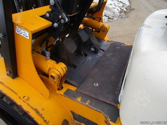 Dieselstapler Halla HDF30 - Triplex-Freihub + neuer Seitenschieber