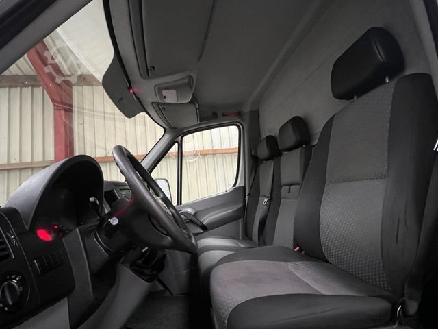 Transporter mit Koffer VOLKSWAGEN Crafter 2.0 Tdi Polyester Koffer California 3,5t