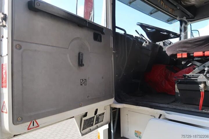 垃圾收集车 Volvo F 12.400 Volvo F12-400 Vuilniswagen - Oldtimer