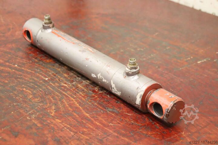 Hydraulický valec unbekannt Hub 245 mm