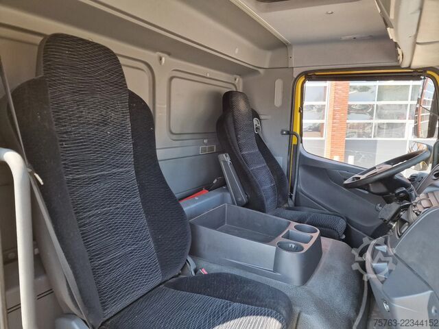 Maleta Mercedes-Benz Atego 1223 4x2 Box with sidedoors - Loadlift - ...