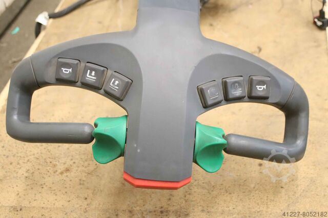 Дишло в комплекті з приводом Jungheinrich ECE 118