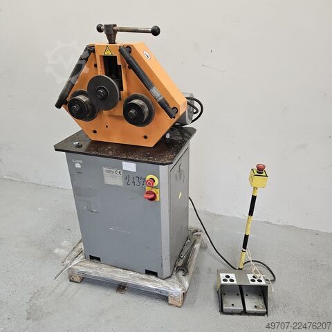 Mesin tekuk profil Huvema MIP30 