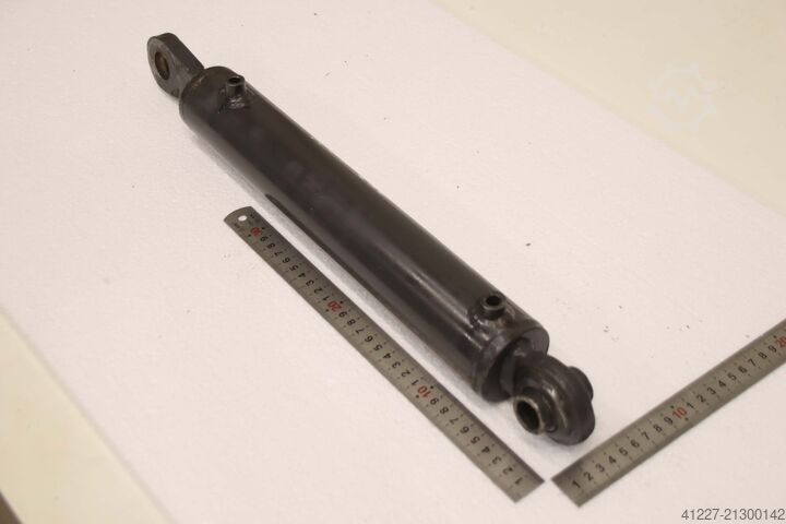 Hidrauliskais cilindrs unbekannt Hub 250 mm
