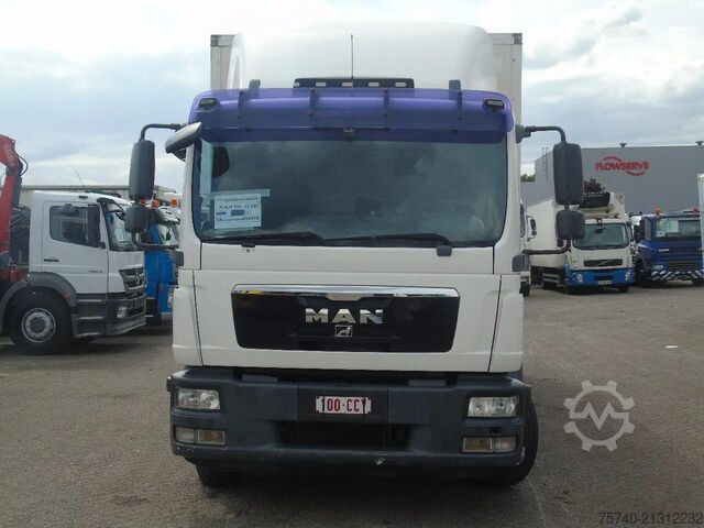 Box body MAN TGM 15.250 + MANUAL + EURO 5 + LIFT