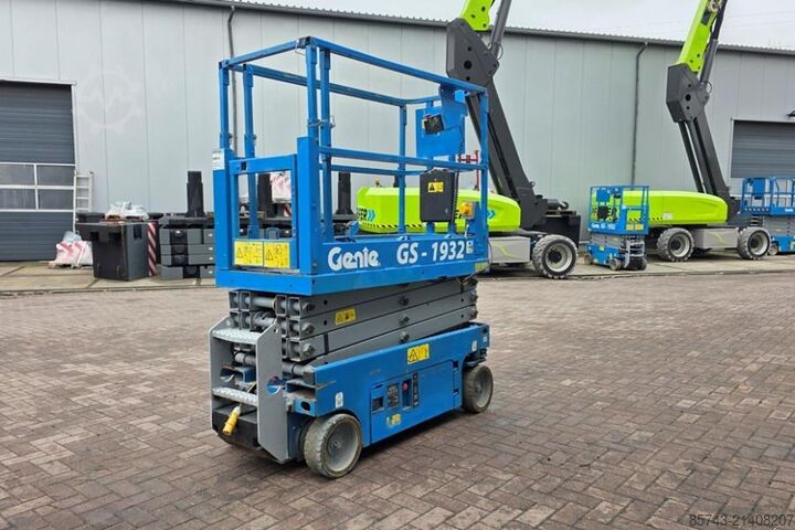 কাঁচি দিয়া কাটা লিফট Genie GS1932 Electric, Working Height 7.8 m, 227kg Capac
