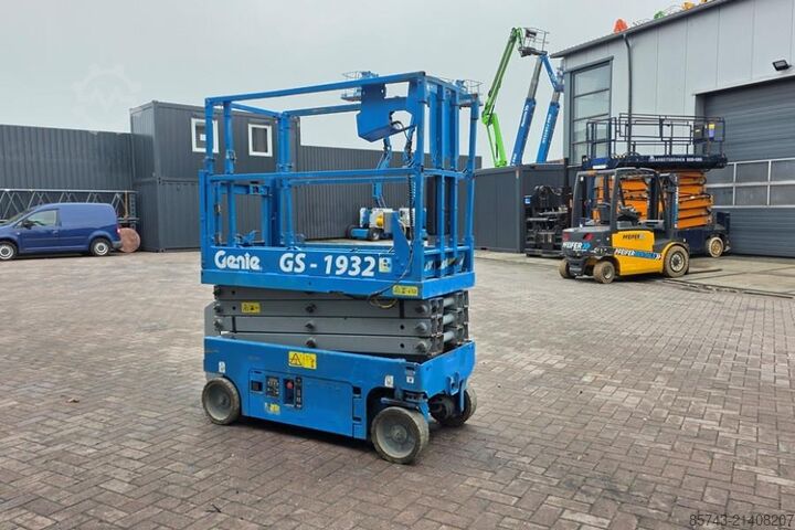 কাঁচি দিয়া কাটা লিফট Genie GS1932 Electric, Working Height 7.8 m, 227kg Capac