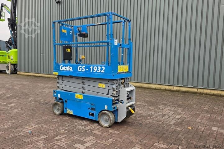 কাঁচি দিয়া কাটা লিফট Genie GS1932 Electric, Working Height 7.8 m, 227kg Capac
