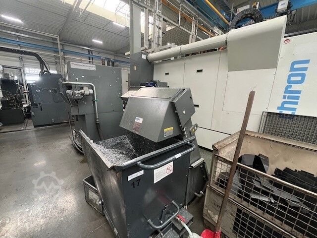Vertikales Bearbeitungszentrum CHIRON FZ 15 W Magnum HS