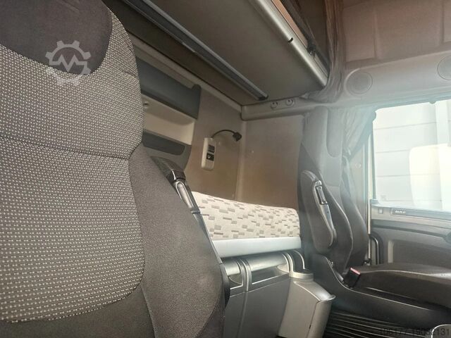 Standaard-SZM DAF XF 106.460 SUPERSPACECAB