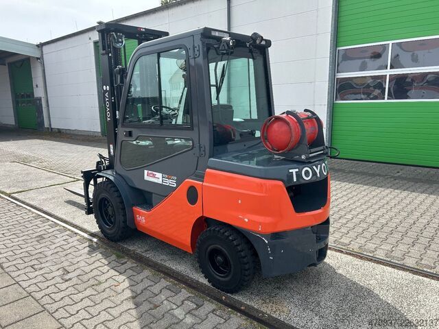 Carretilla elevadora frontal TOYOTA 02-8FGJF35 / 3.500 kg / Triplex