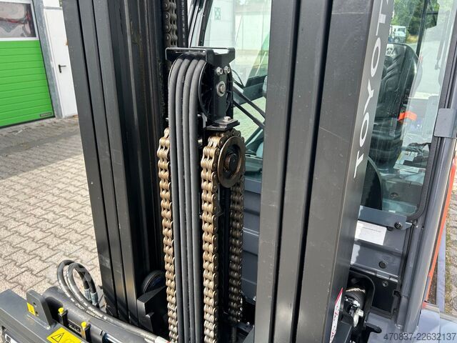 Carretilla elevadora frontal TOYOTA 02-8FGJF35 / 3.500 kg / Triplex
