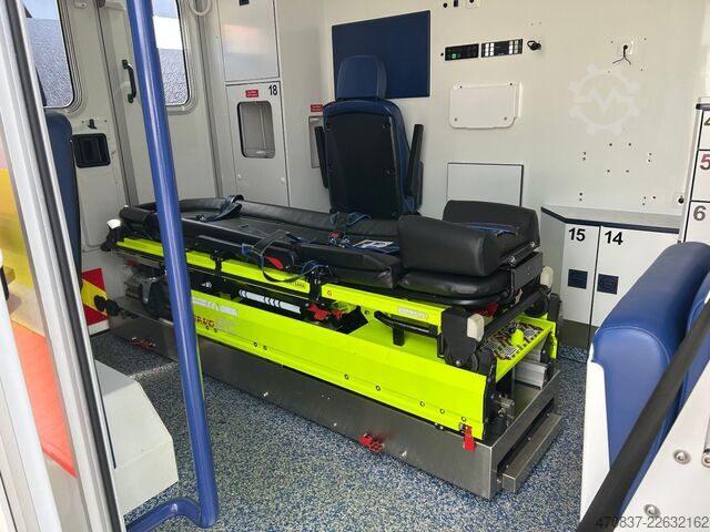 Feuerwehrfahrzeug RENAULT Master / Rettungswagen Trage / Liege