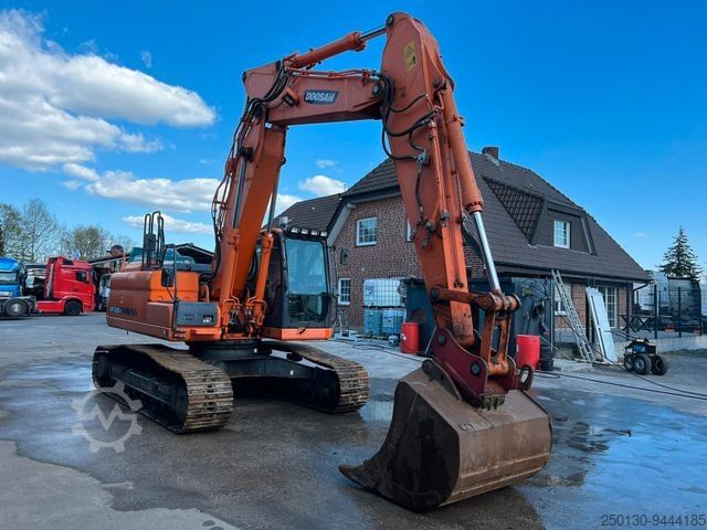 Chain excavator DOOSAN DX 225 Kettenbagger Verstellausleger,Klima