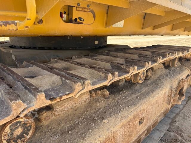 Excavadora sobre orugas CAT 395