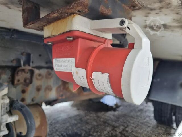 การขนส่งแช่เย็น/แช่แข็ง Volvo FL 12.220 Kuhlkoffer/ Carrier Supra 850 MULTITE...