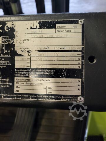вилочный погрузчик CLARK CGC 55