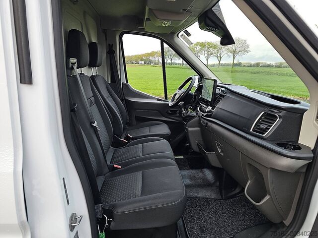 Kombi s vysokou strechou FORD TRANSIT 2.0 L4H3 RWD Navi